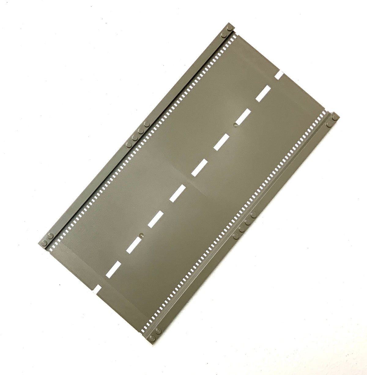 Road Baseplate 32x16 Ramp, Straight with White Center Stripe Pattern, Part# 30401px1