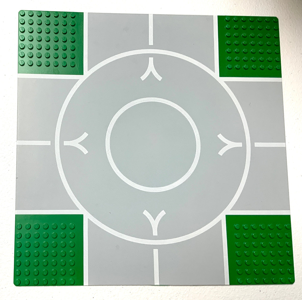 32x32 Road Baseplate 7-Stud Crossroads with Runway 'V' Narrow Pattern, Part# 2361px2