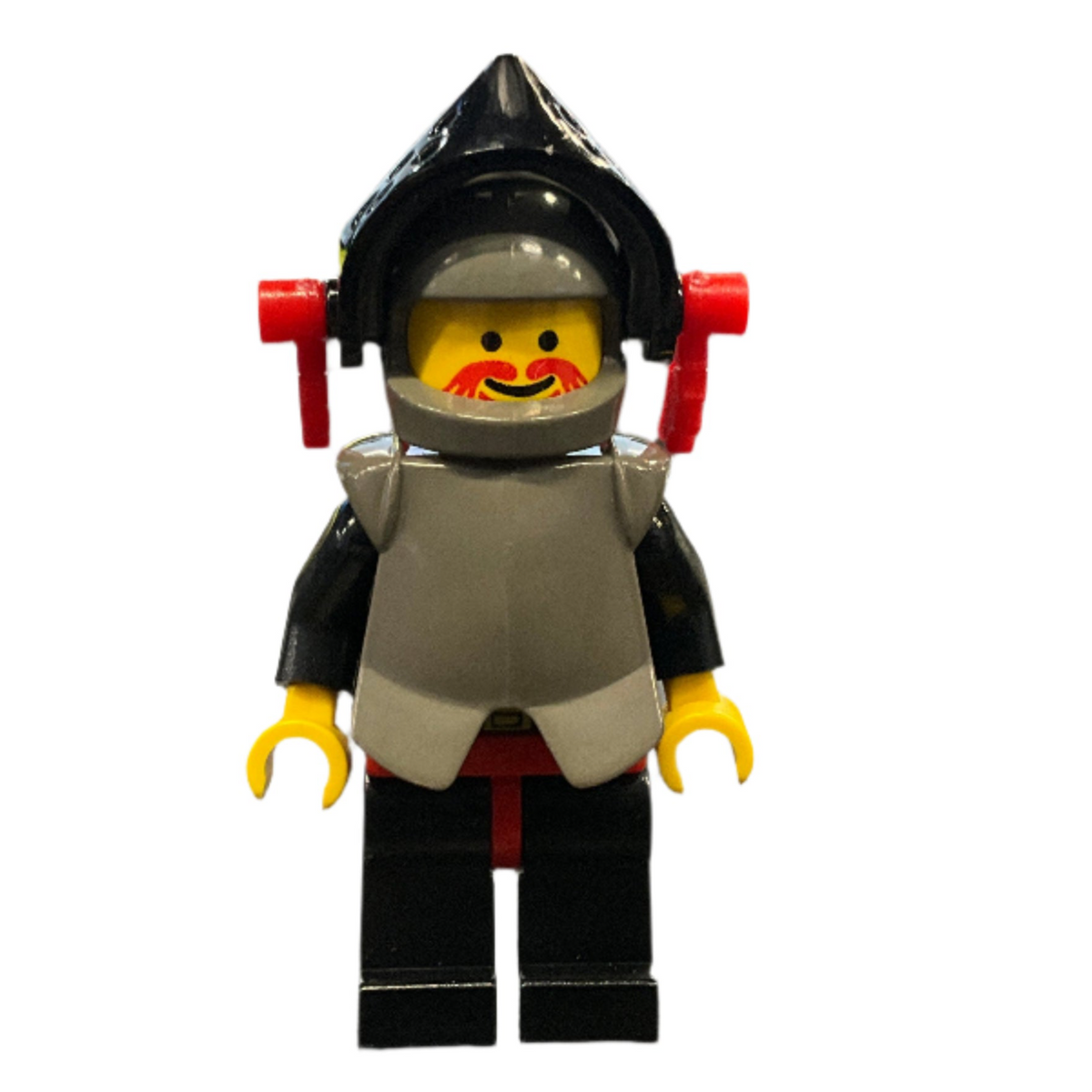 Breastplate - Armor over Black, Dark Gray Helmet, Black Visor, Red Dragon Plumes, cas168