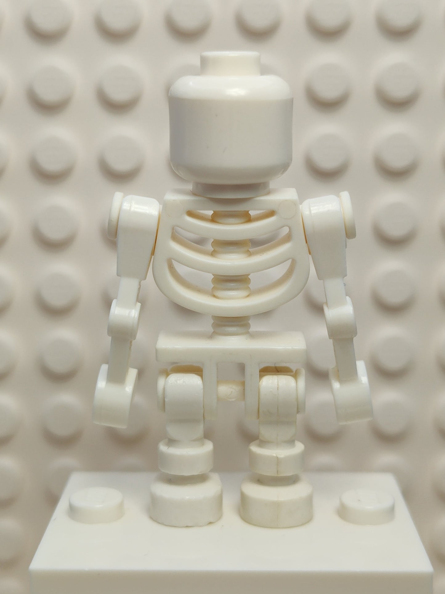 Skeleton, Fantasy Era Torso with Standard Skull, Mechanical Arms Bent, gen038 - LEGO® Pirates of the Caribbean