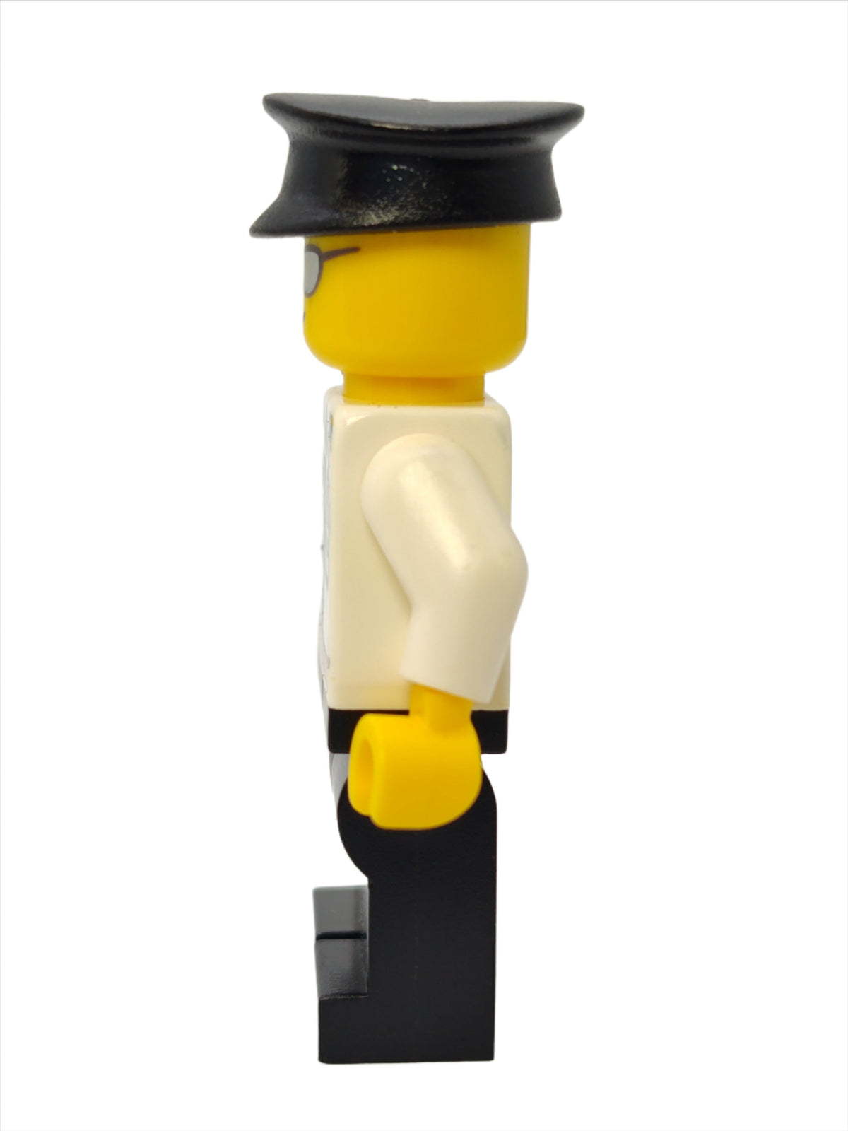 Airport - Pilot with Belt and ID Badge, air049