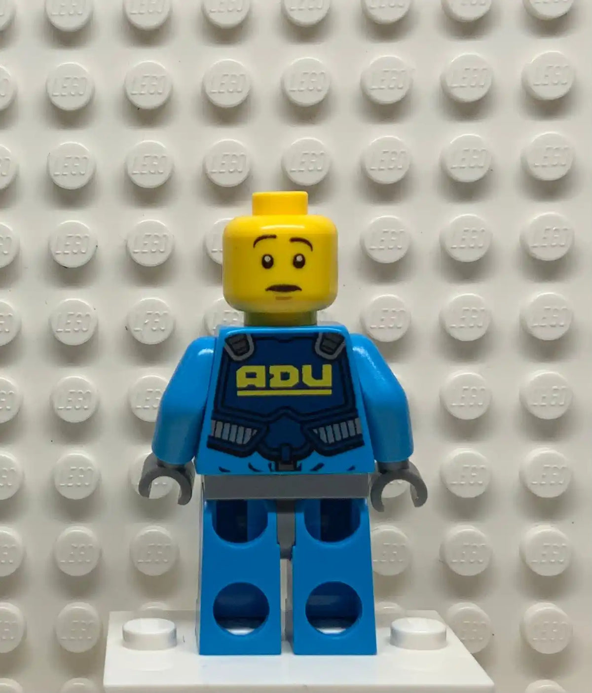 Alien Defense Unit Pilot - Dark Bluish Gray Hips, ac005