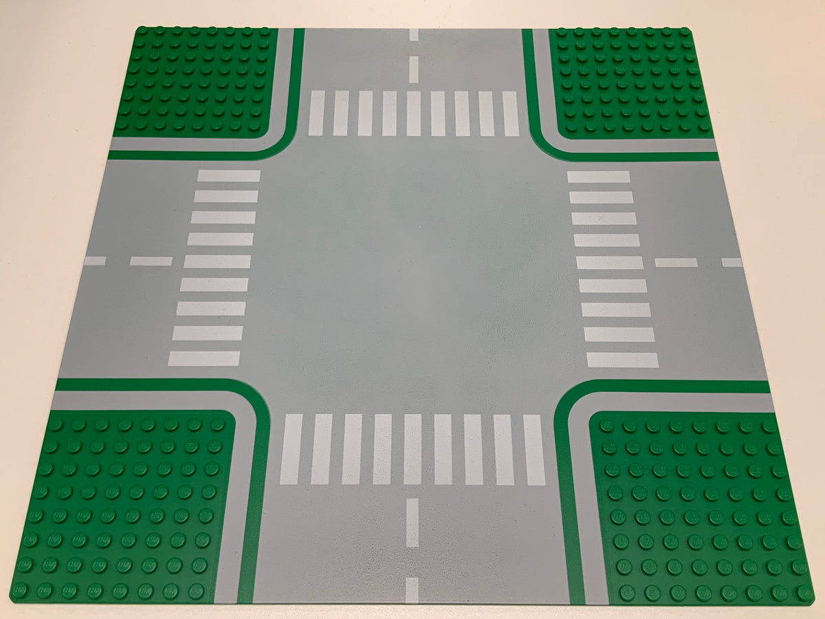 32x32 Road Baseplate 8-Stud Crossroads with Road Pattern, Part# 611p01