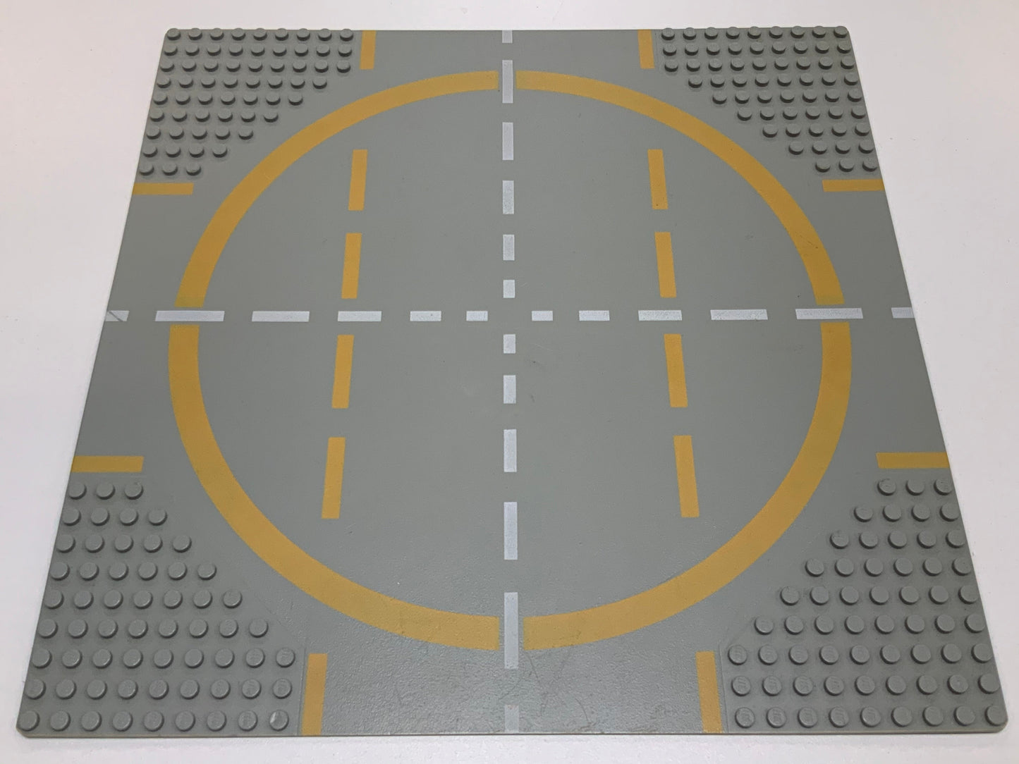 32x32 Road Baseplate 9-Stud Landing Pad with Yellow Circle Pattern, Part# 6099p03