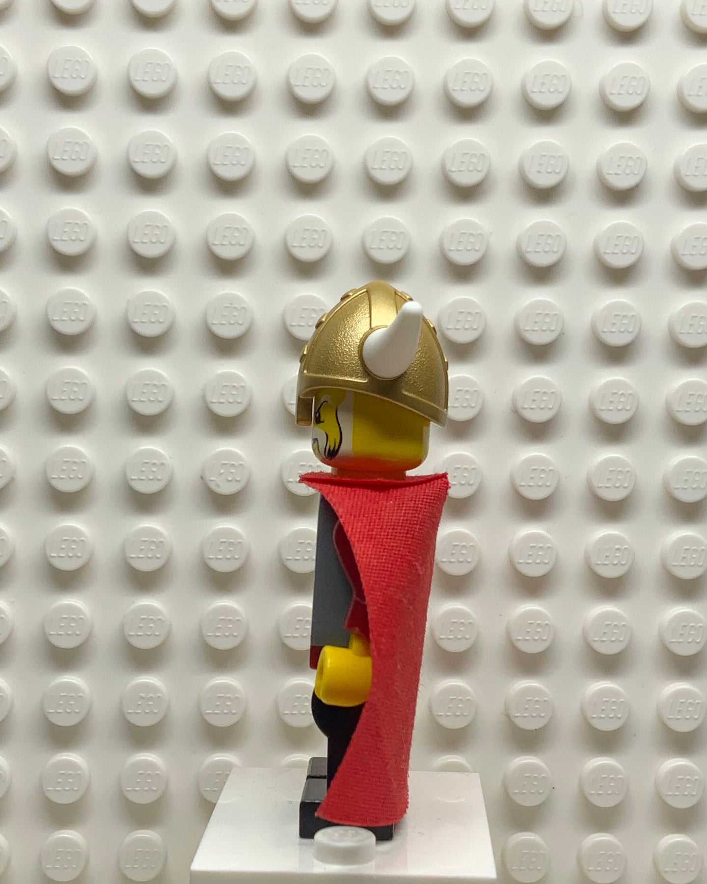 Viking Warrior 5b, Viking King - Red Cape, vik011