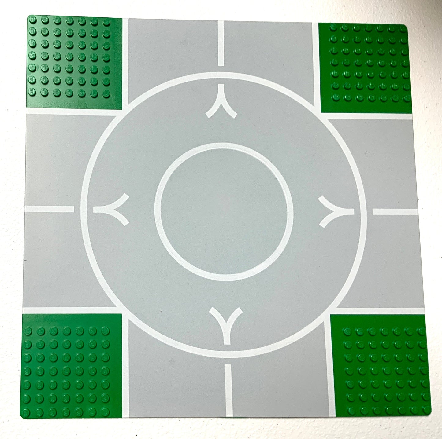 32x32 Road Baseplate 7-Stud Crossroads with Runway 'V' Narrow Pattern, Part# 2361px2