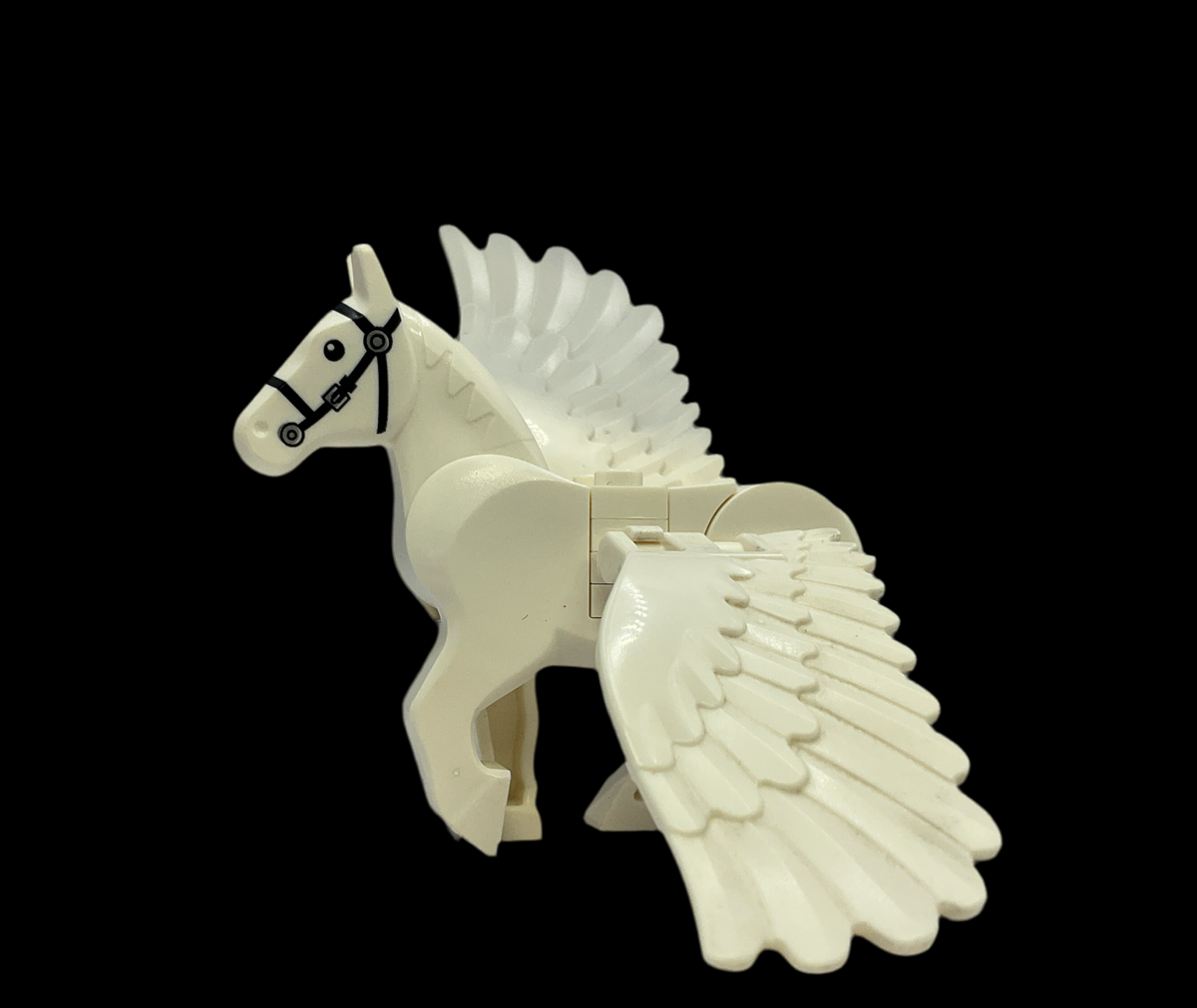 Pegasus, Movable Legs with Black Eyes, White Pupils, and Single Silver Buckle on Black Bridle Pattern (HP Abraxan), pegasus02