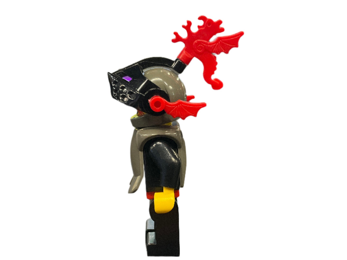 Breastplate - Armor over Black, Dark Gray Helmet, Black Visor, Red Dragon Plumes, cas168