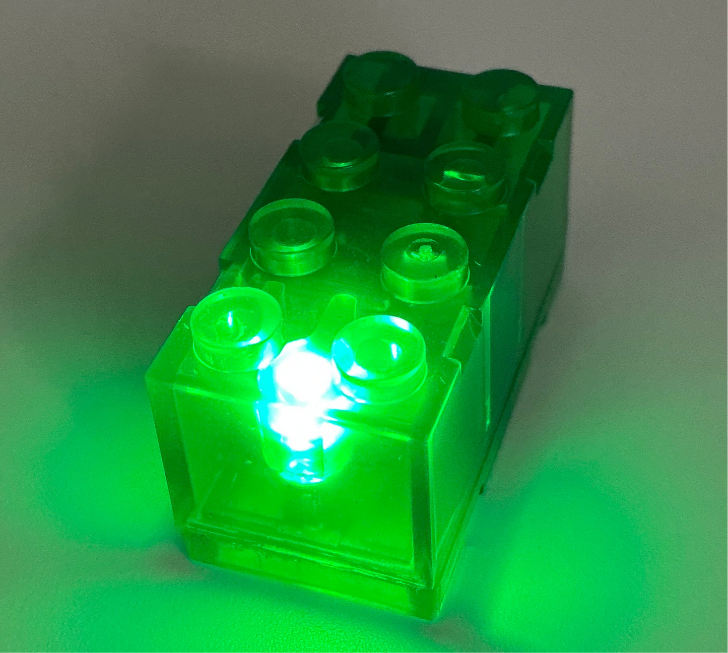 Light-Up 2x4 Brick, Battery Operated, CB2x4 & LB2x4