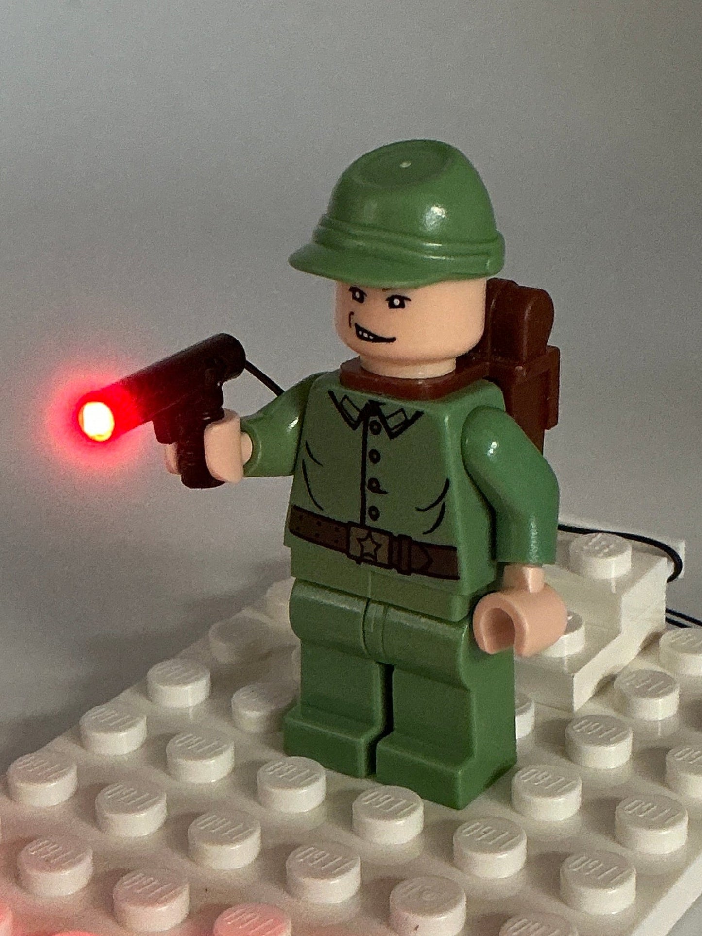 Basic Pistol w/ Flashing LED Light, USB & DIY System, LW-60849