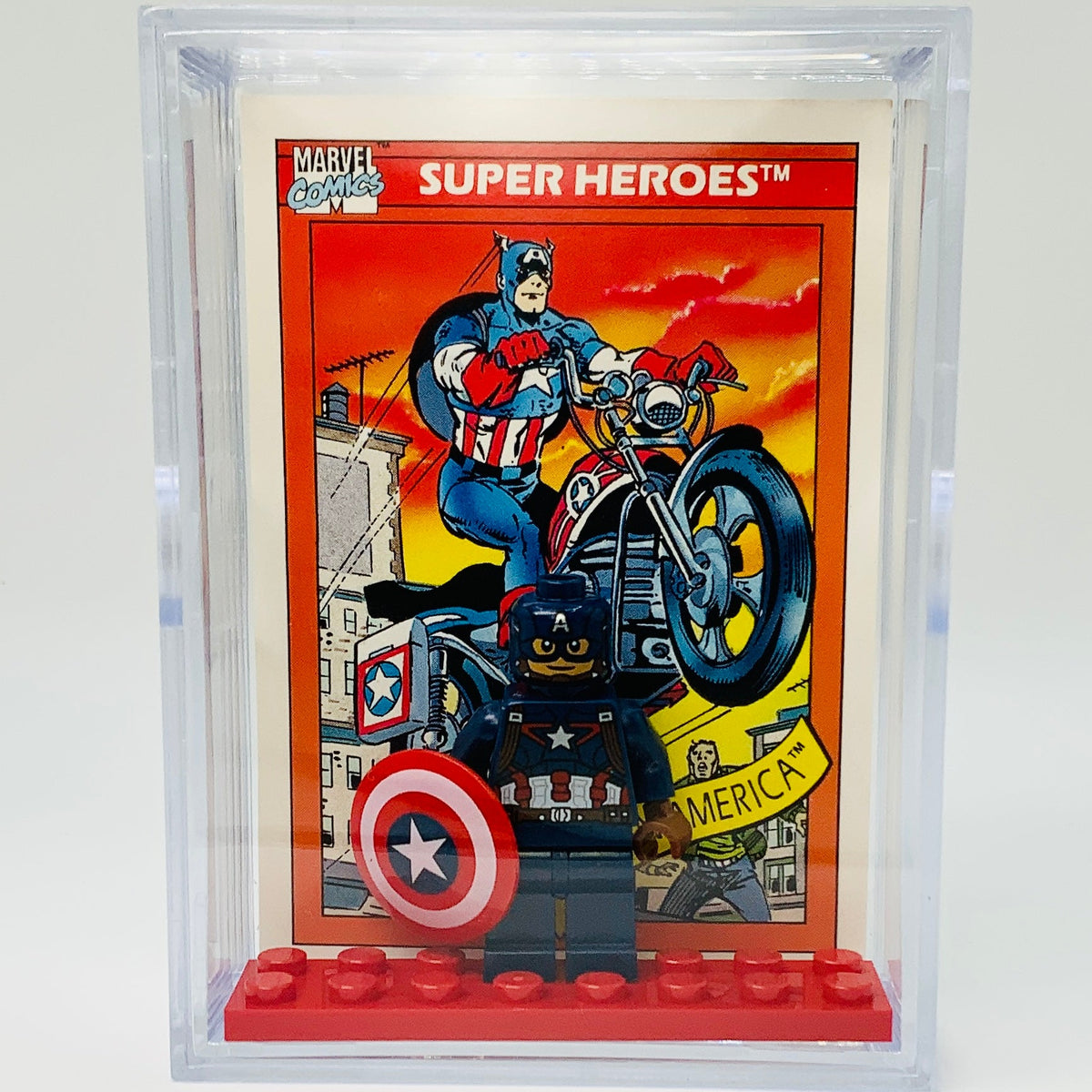 Captain America with Trading Card & Collector’s Case