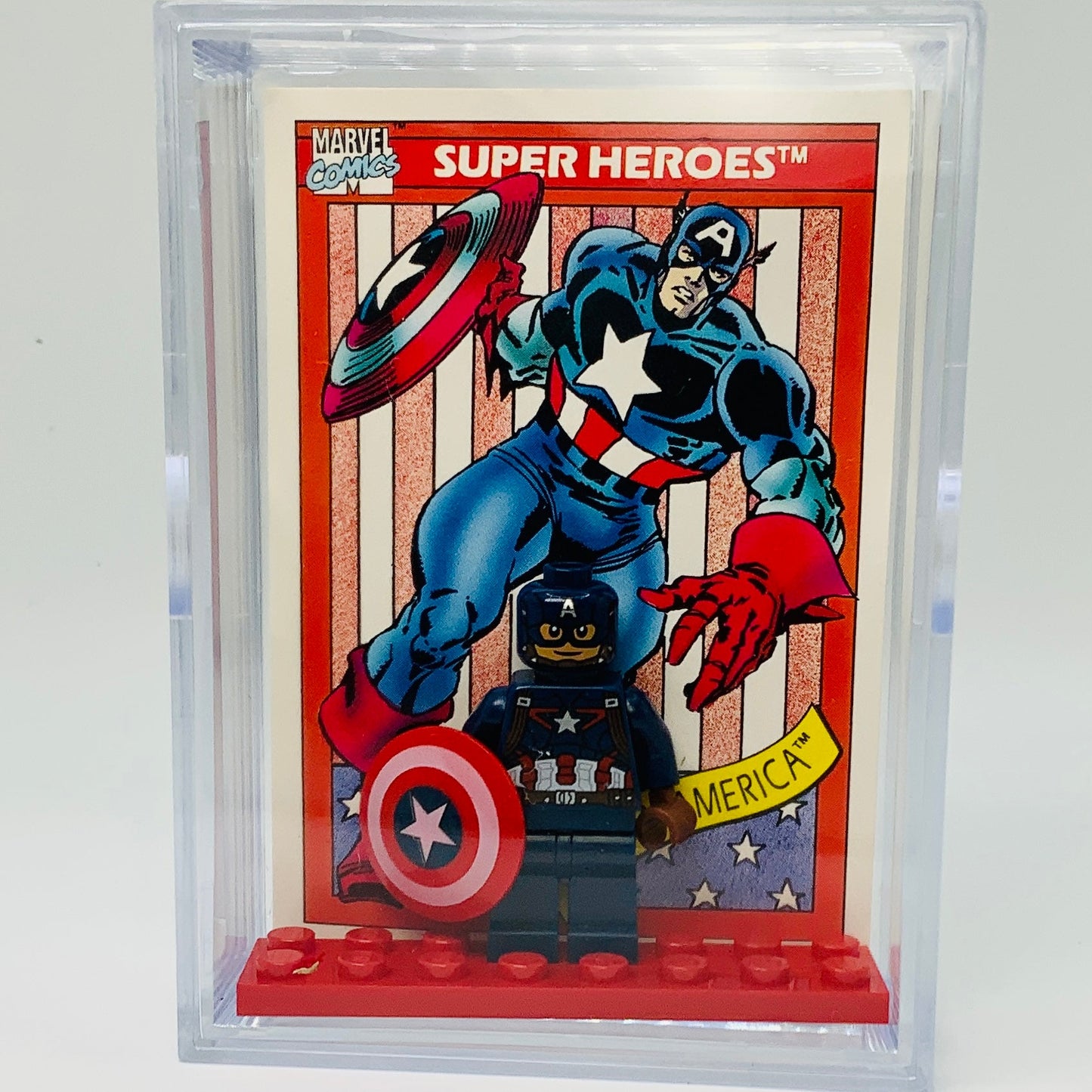 Captain America with Trading Card & Collector’s Case
