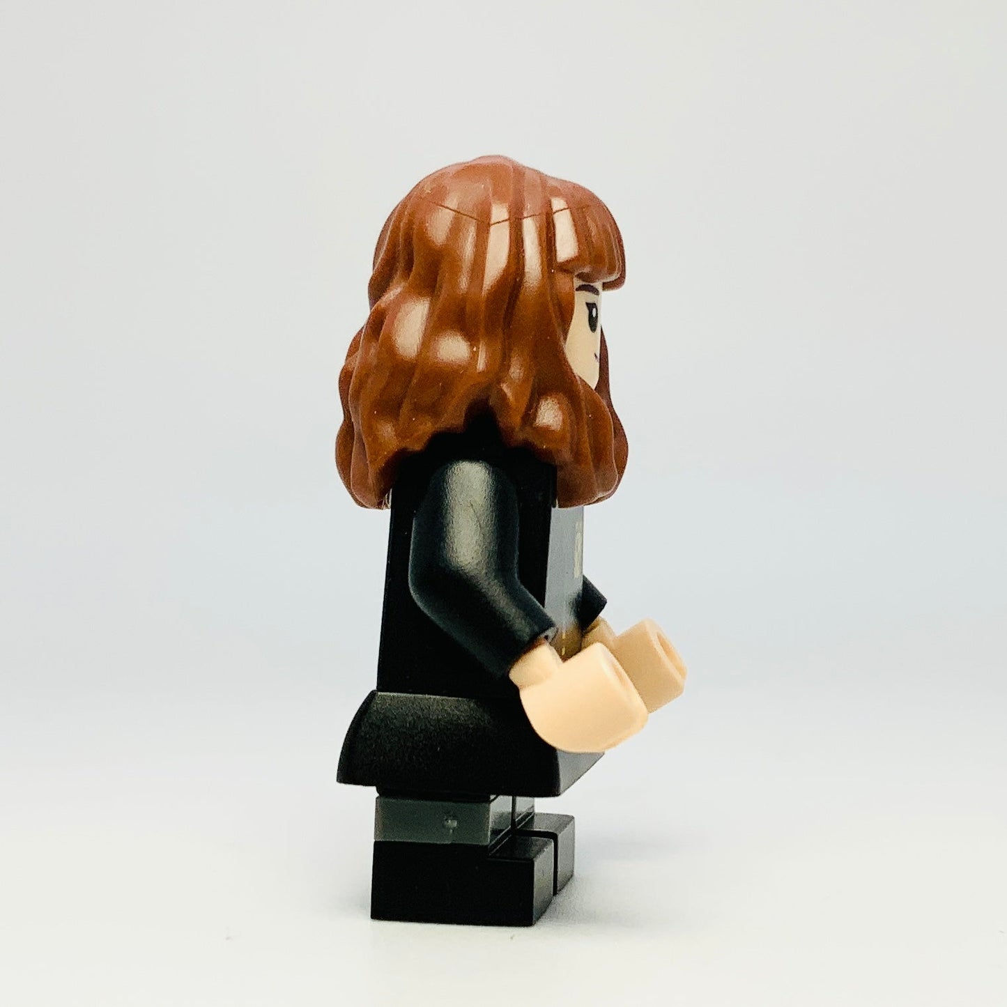 Hermione Granger - Gryffindor Robe Clasped, Black Skirt, Black Short Legs with Dark Bluish Gray Stripes, Open Mouth Scared / Closed Mouth Grin, hp468