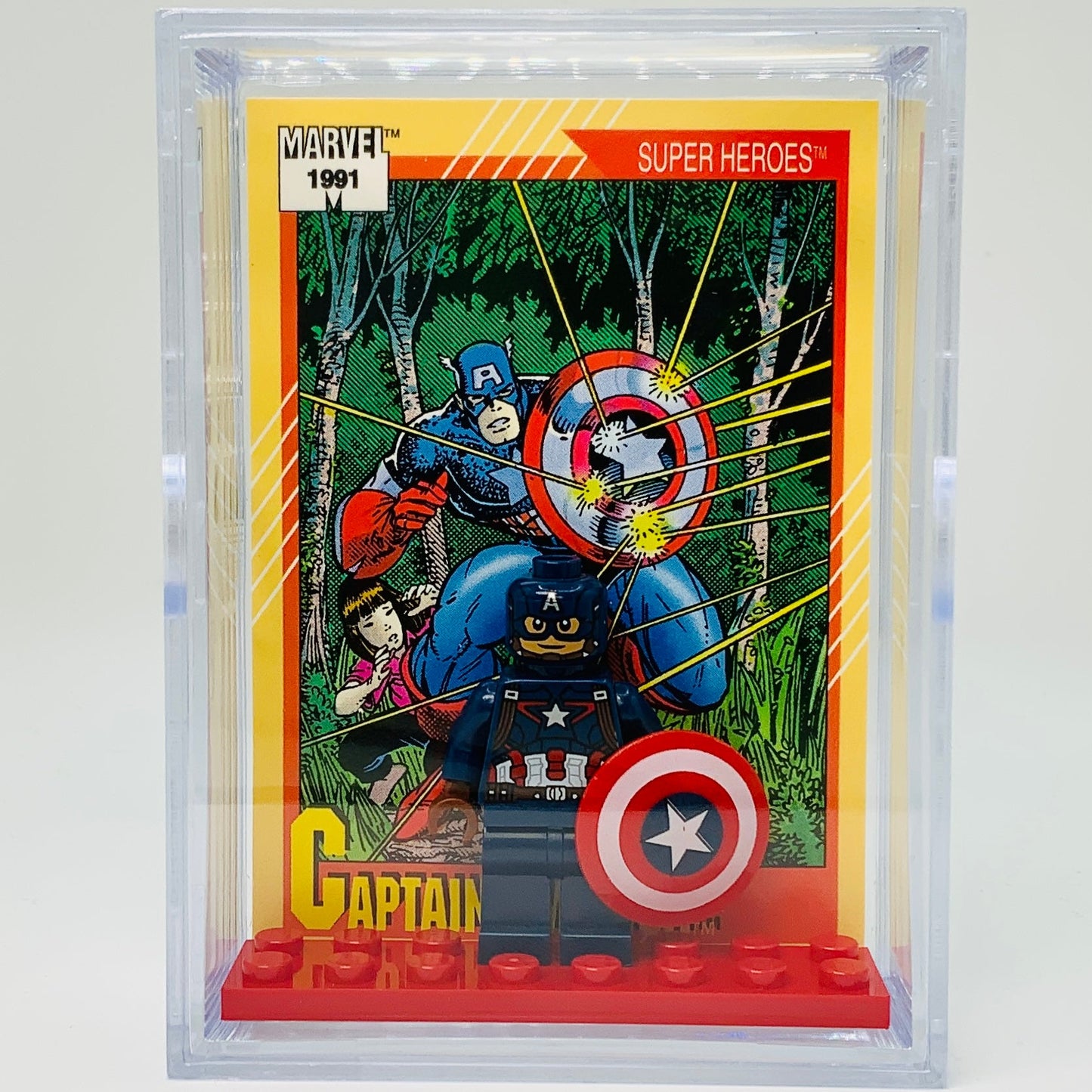 Captain America with Trading Card & Collector’s Case