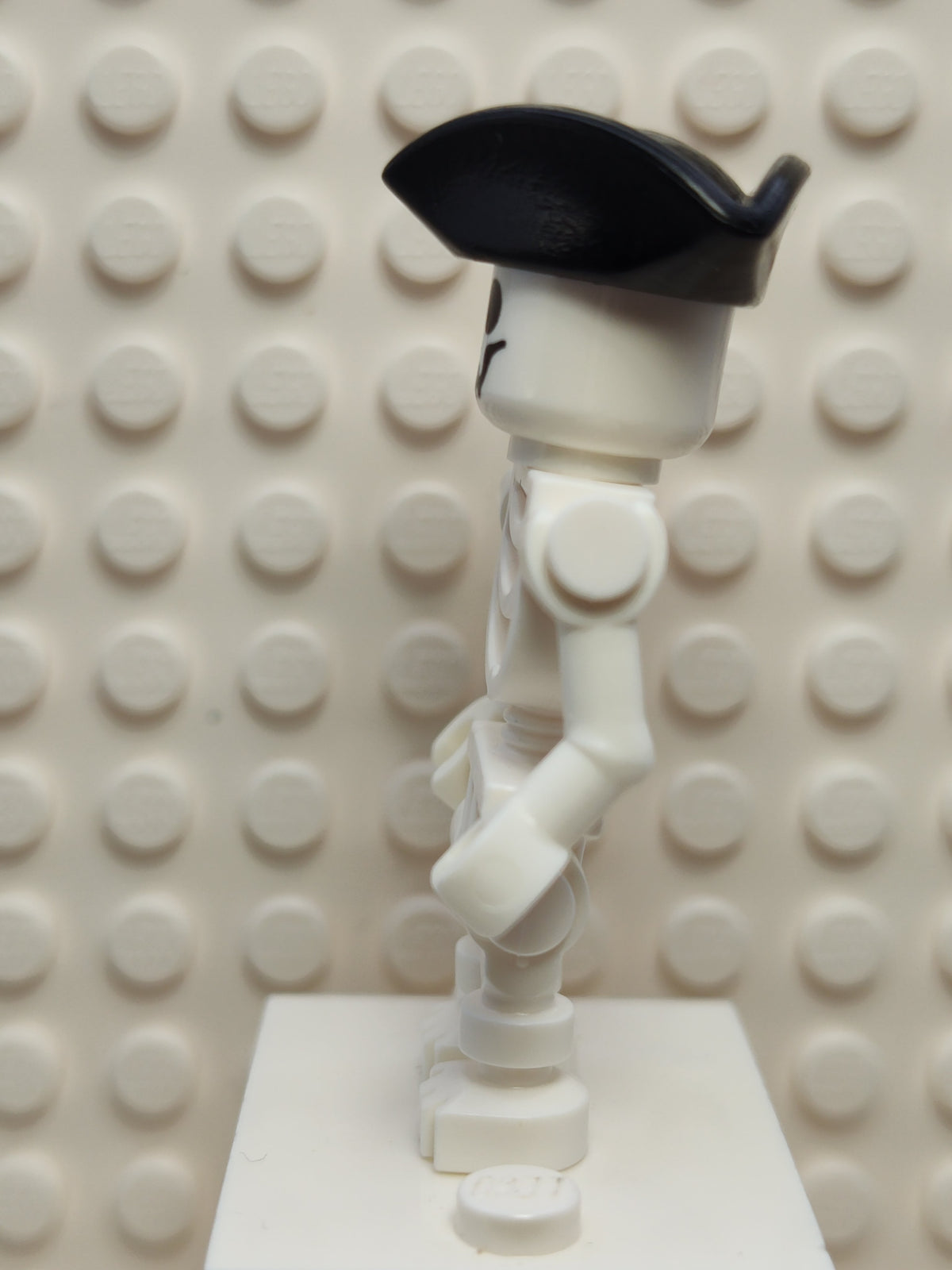 Skeleton - Stuntz, Black Pirate Tricorne, Bent Arms, cty1501 - LEGO® Town