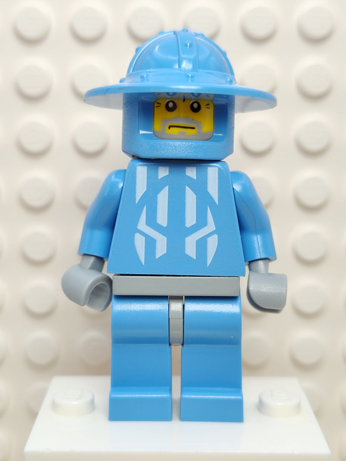 Knights Kingdom II - Jayko Printed Torso, Broad Brim Helmet, Elderly Face (Chess Pawn), cas276