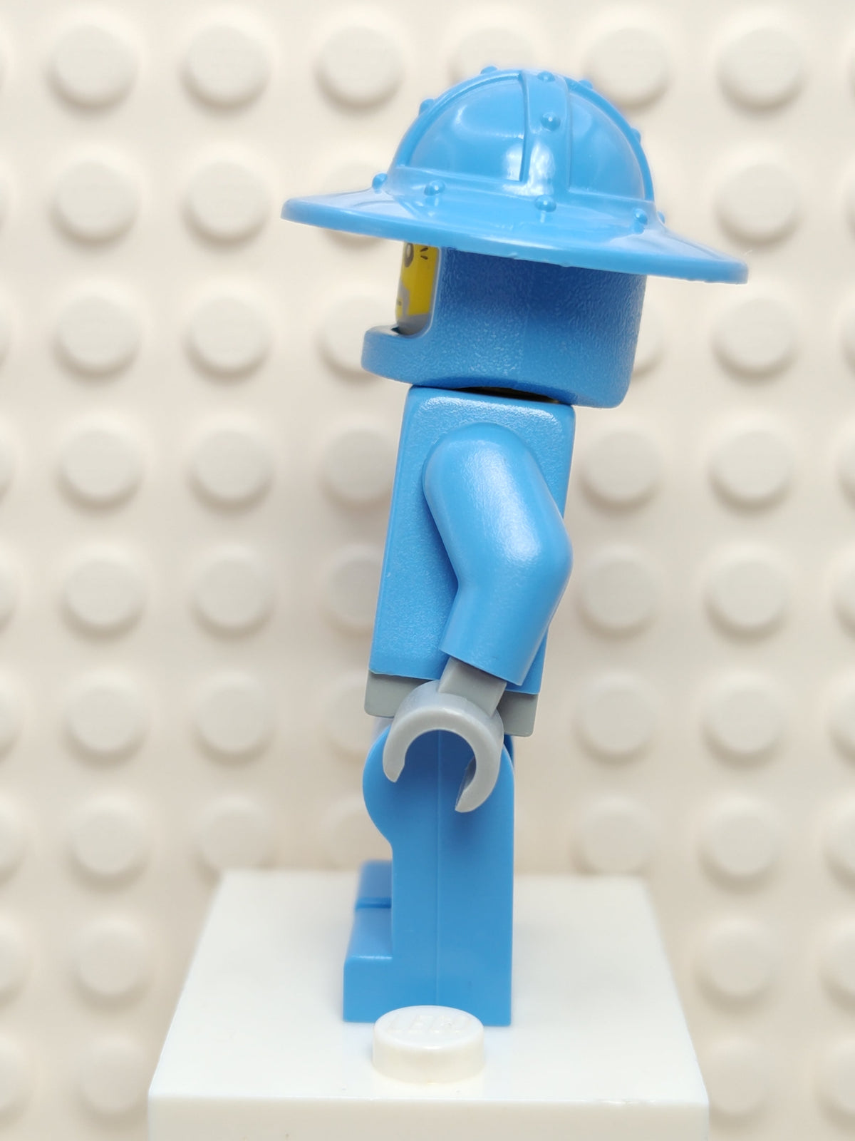 Knights Kingdom II - Jayko Printed Torso, Broad Brim Helmet, Elderly Face (Chess Pawn), cas276