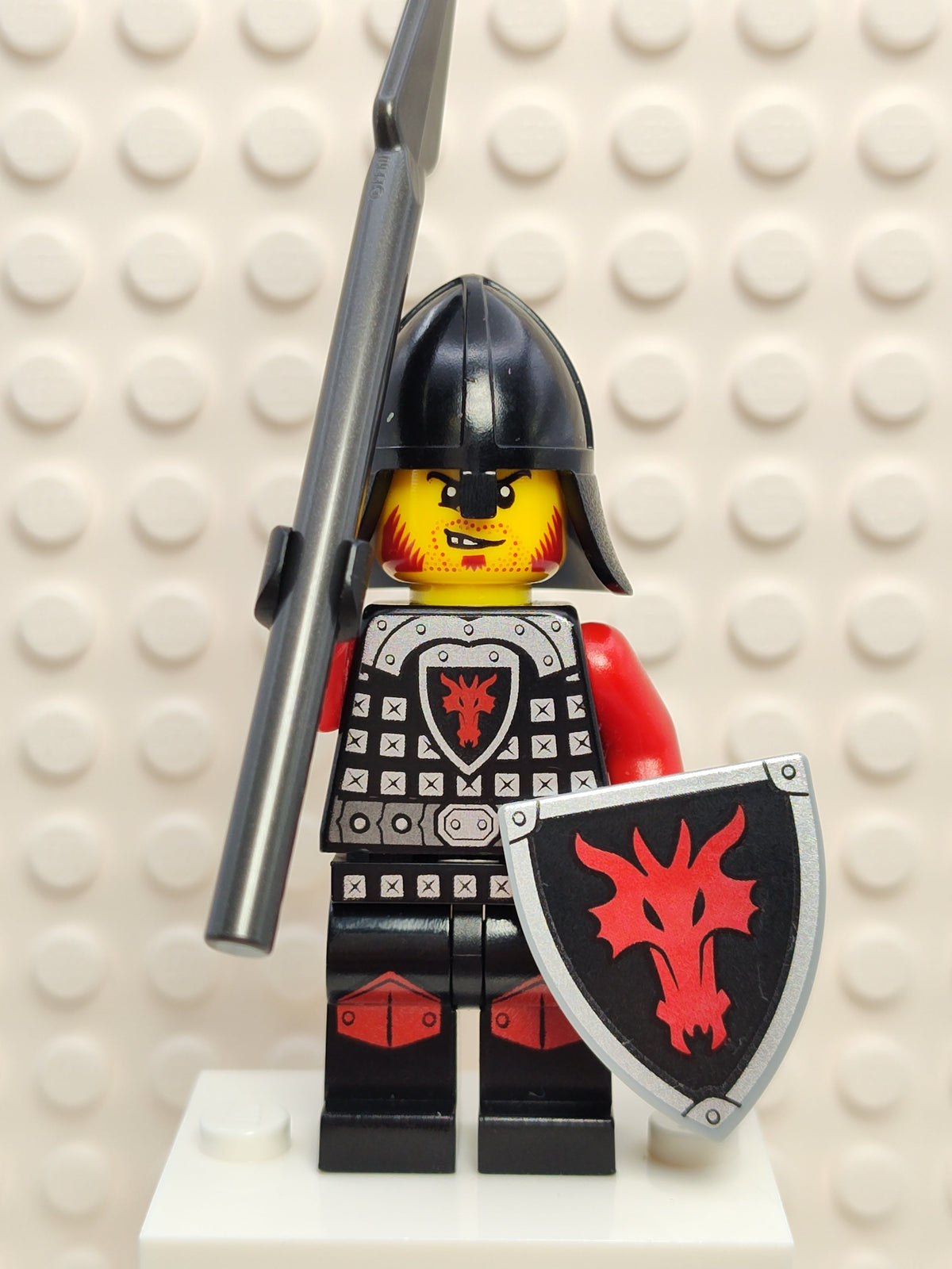 Dragon Knight Scale Mail with Dragon Shield and Shoulder Armor, cas529