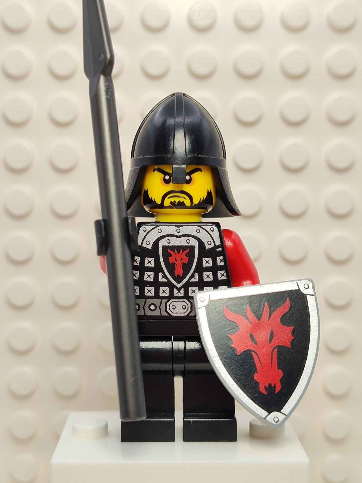 Dragon Knight Scale Mail with Dragon Shield and Shoulder Armor, cas525