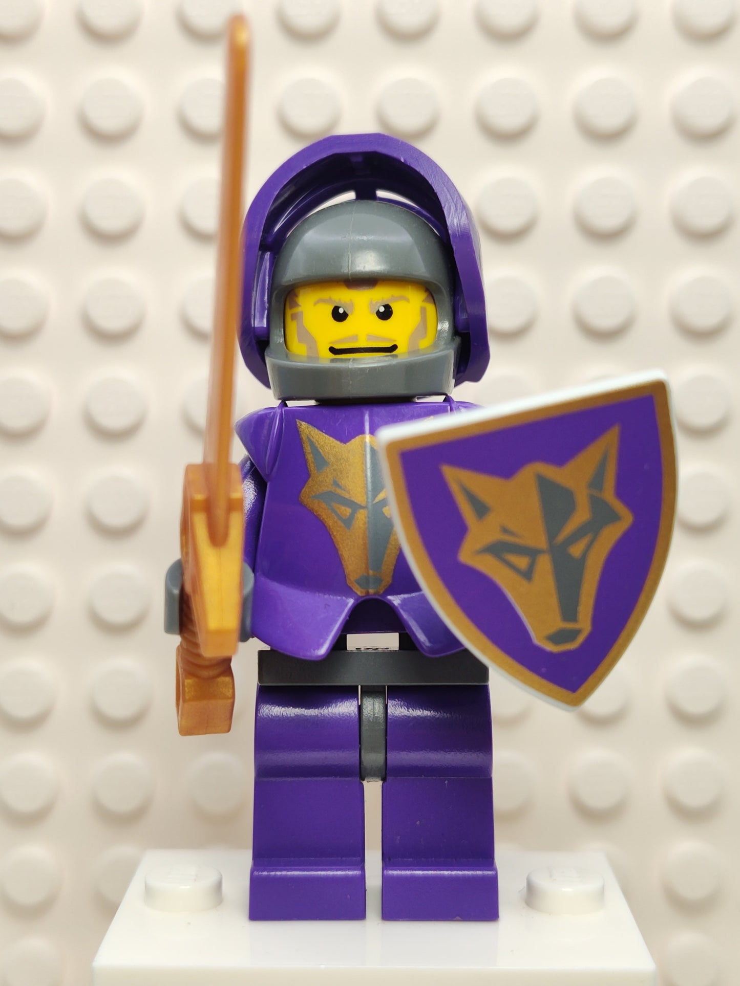 Knights Kingdom II, Danju with Gold Pattern Armor, Dark Bluish Gray Hips and Helmet, cas269