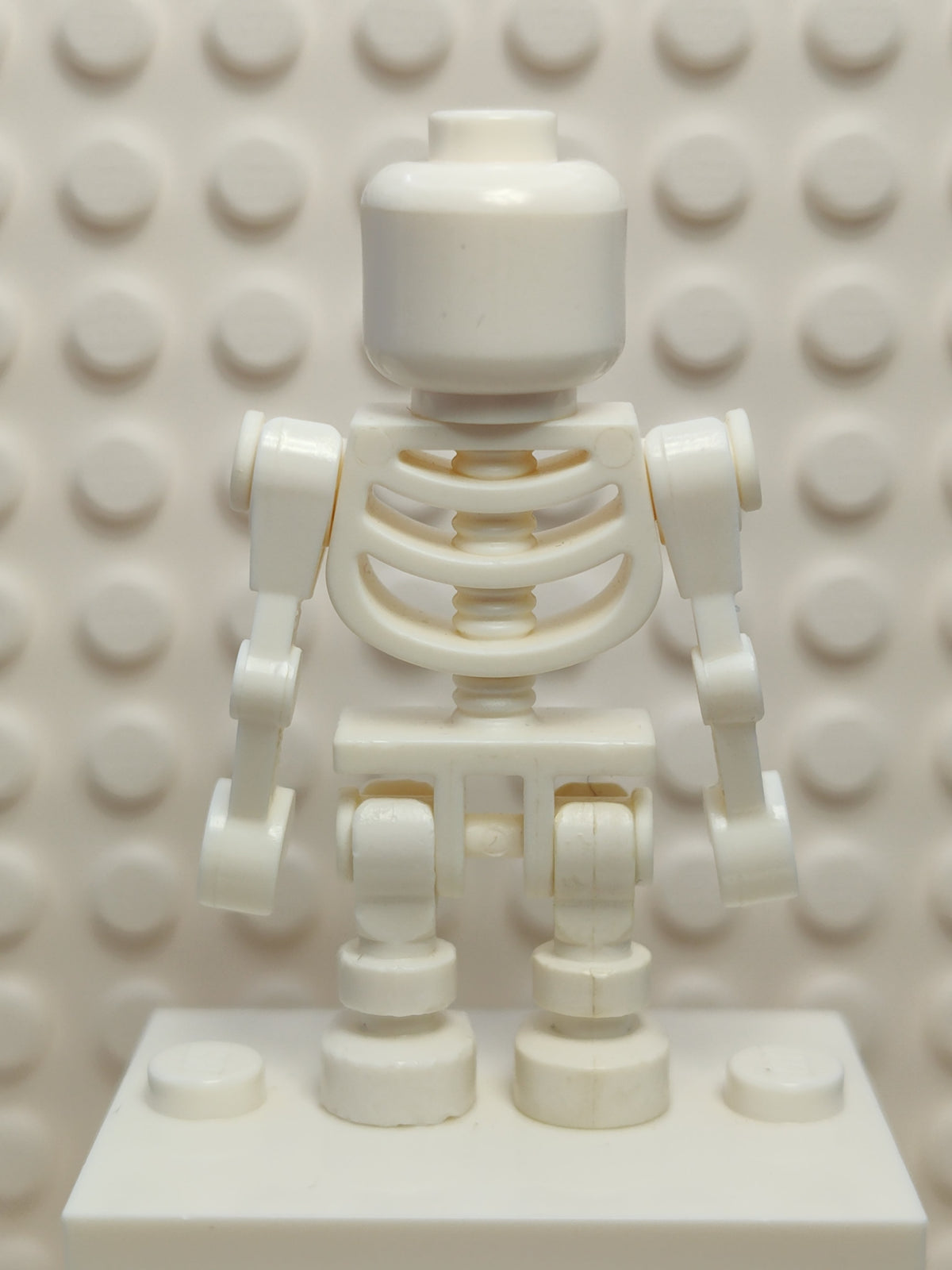 Skeleton, Fantasy Era Torso with Standard Skull, Mechanical Arms Bent, gen038 - LEGO® Pirates of the Caribbean