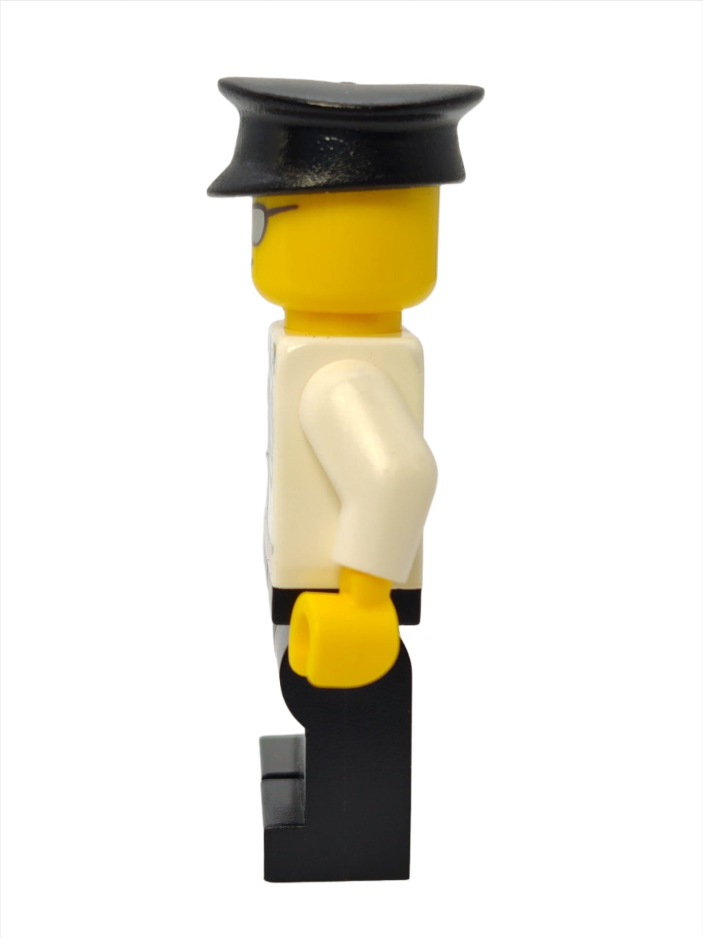 Airport - Pilot with Belt and ID Badge, air049