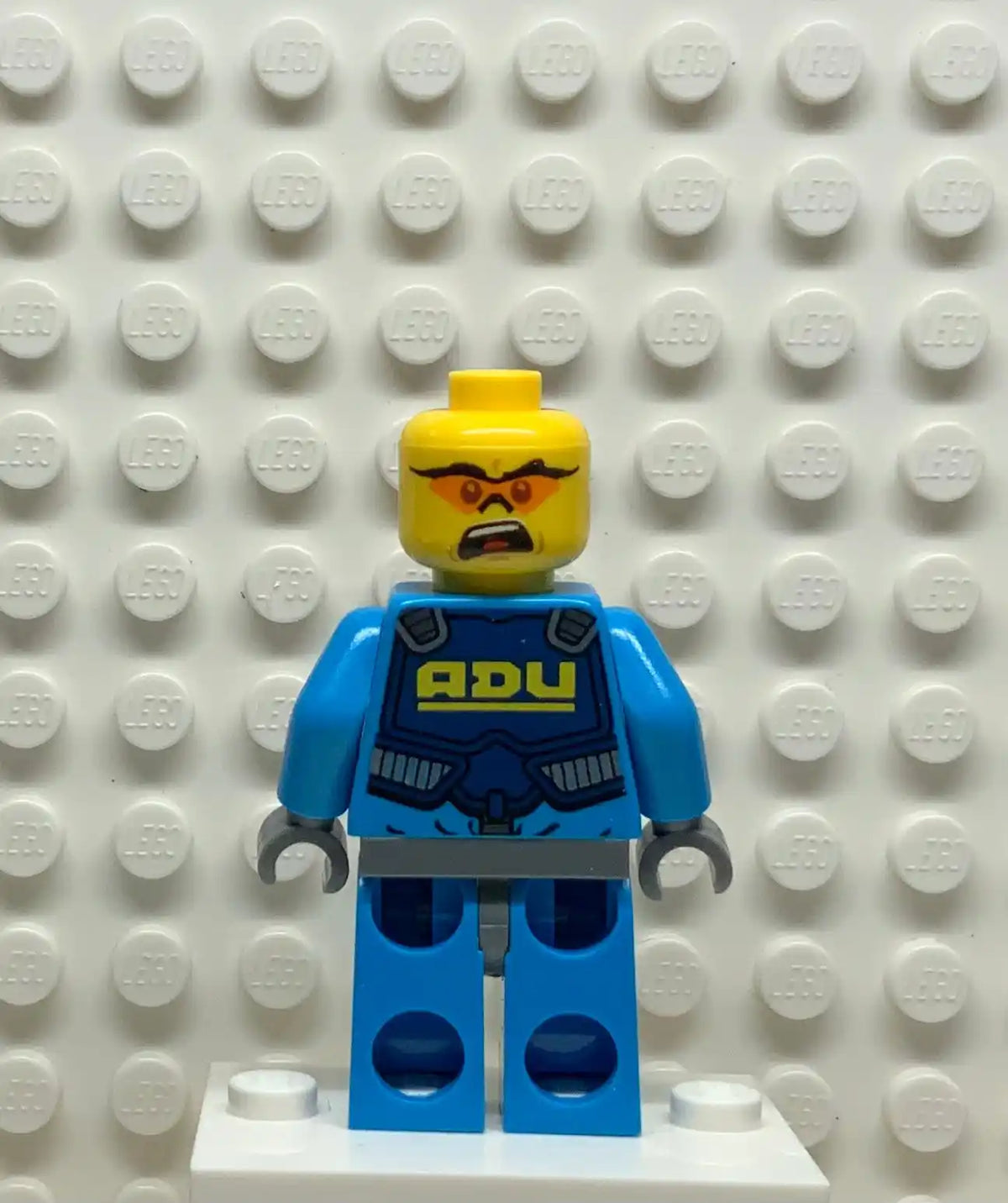 Alien Defense Unit Computer Specialist - Dark Bluish Gray Hips, ac001