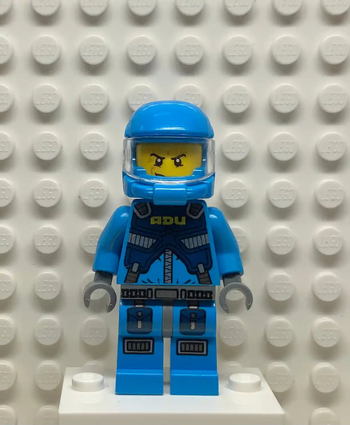 Alien Defense Unit Pilot - Dark Bluish Gray Hips, ac005
