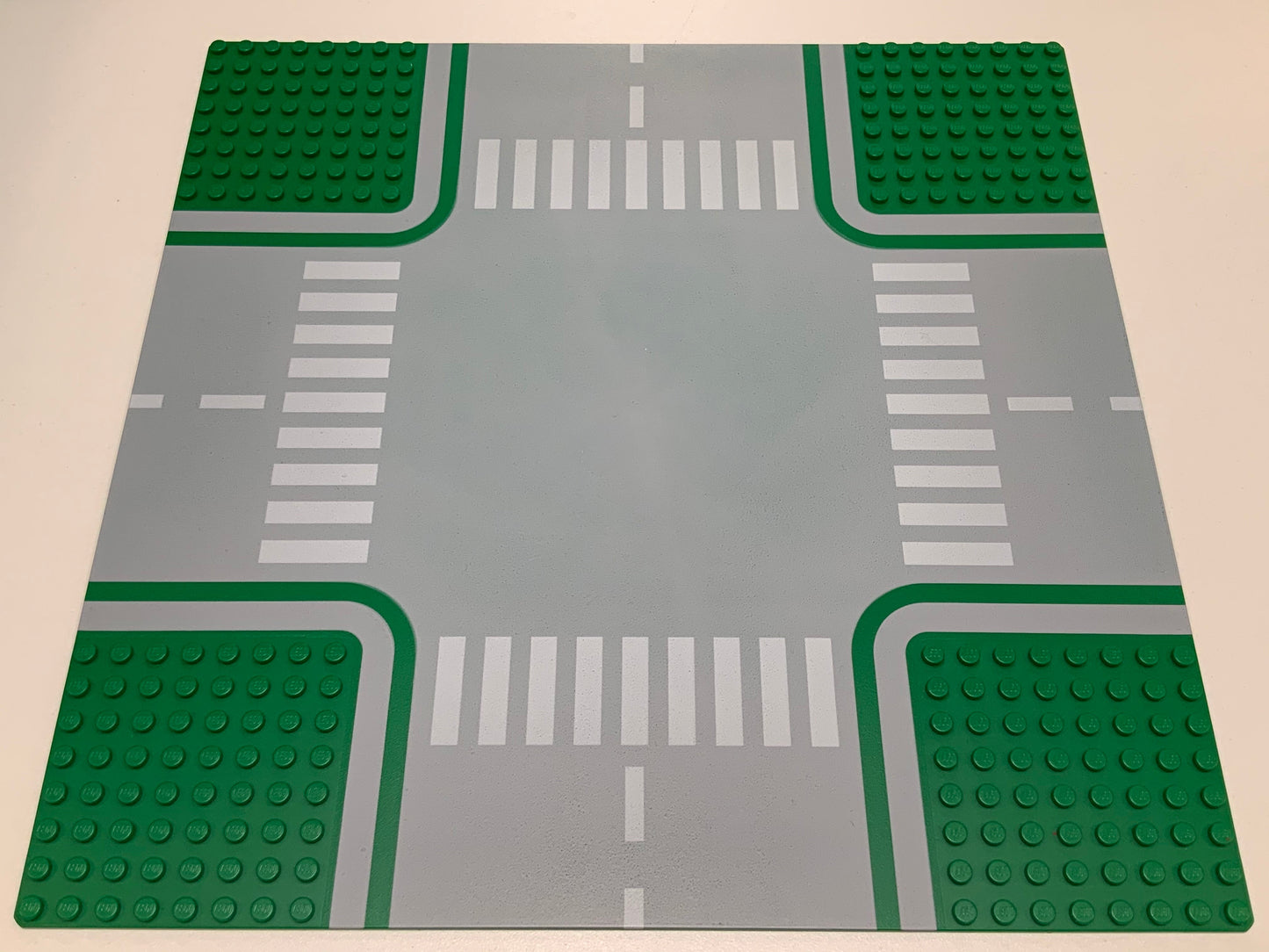 32x32 Road Baseplate 8-Stud Crossroads with Road Pattern, Part# 611p01
