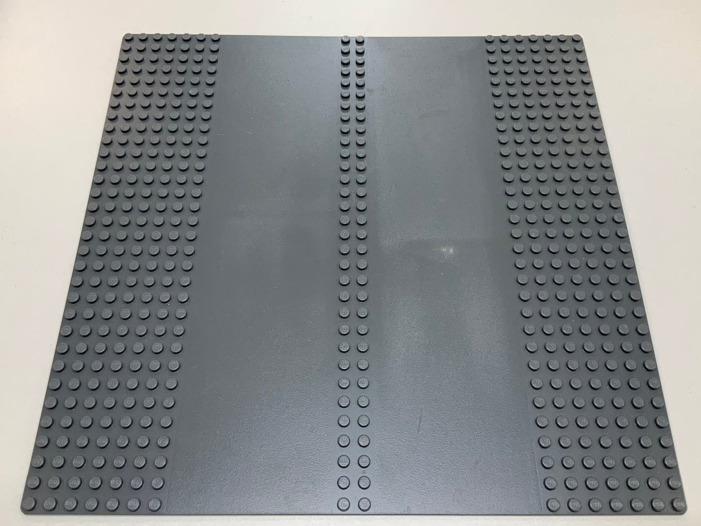32x32 Road Baseplate 7-Stud Straight with Double Driveway, Part# 30225c01