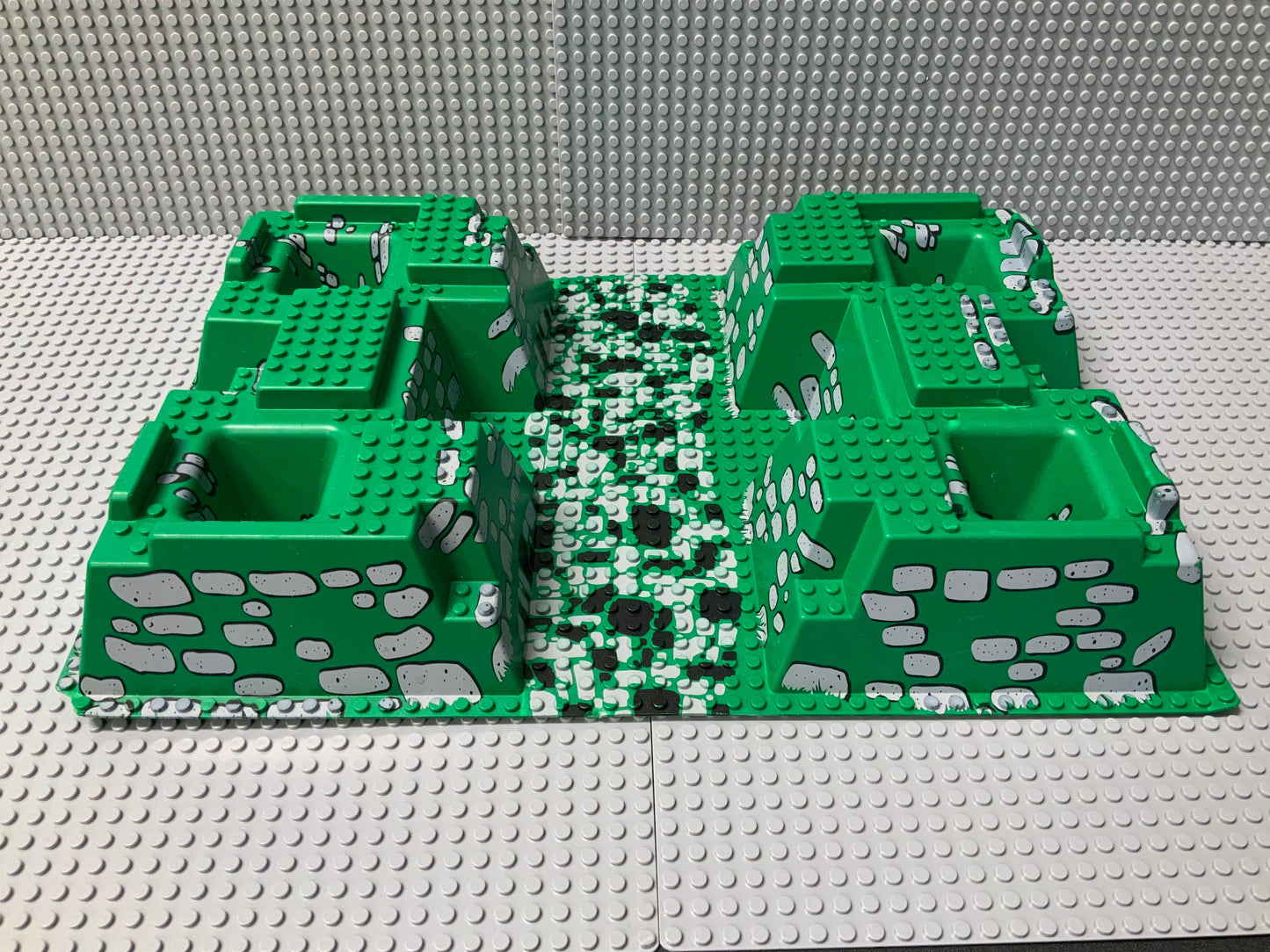 32x48 Raised Baseplate with 4 Corner Pits & Rock Path, Part# 30271px2