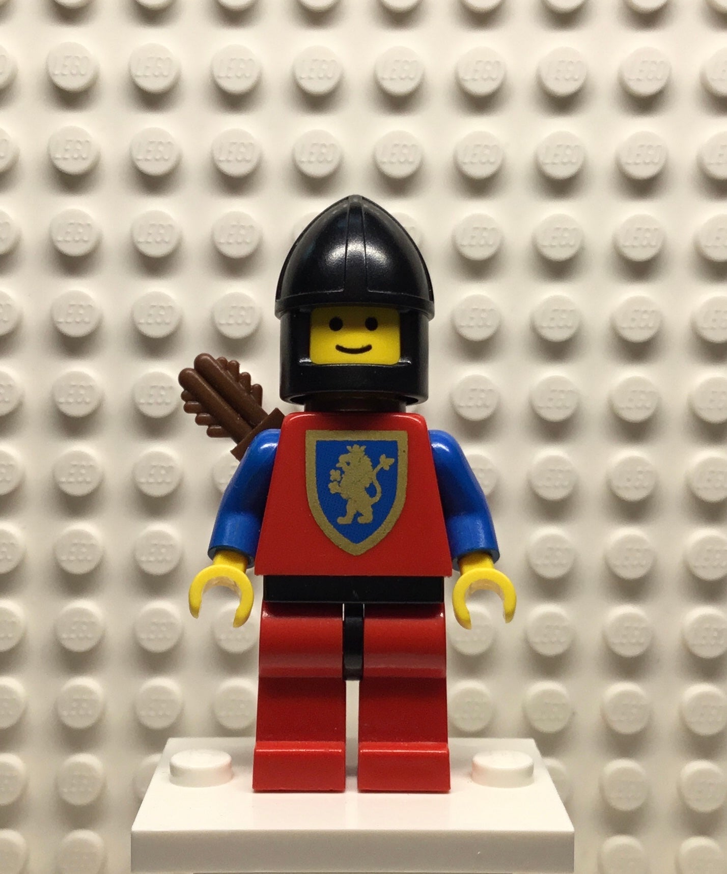 Crusader-Lion, Red Legs with Black Hips, Black Chin-Guard, Quiver, cas222