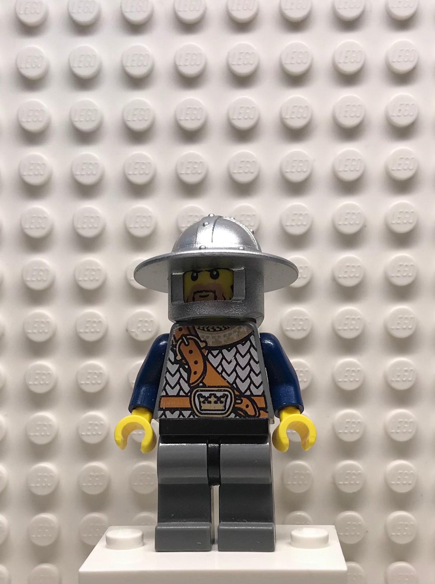 Fantasy Era, Crown Knight Scale Mail with Chest Strap, Helmet with Broad Brim, Brown Beard and Sideburns, cas381