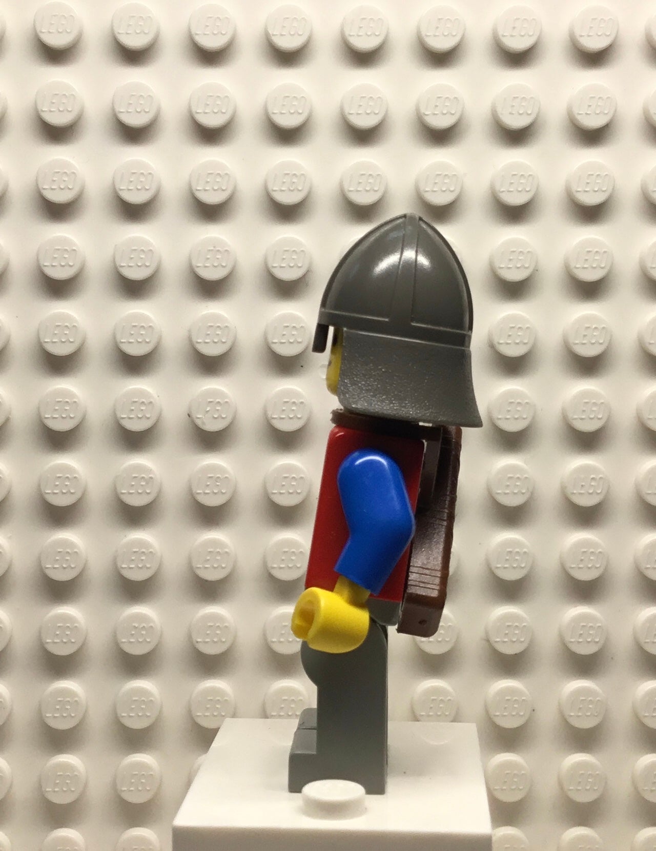 Crusader-Lion, Light Gray Legs, Dark Gray Neck-Protector, Quiver, cas372