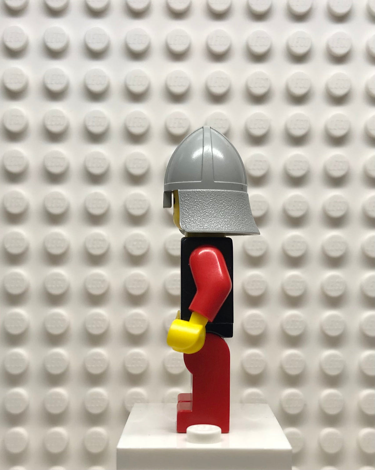 Classic Knights Tournament Knight Black, Red Legs with Black Hips, Light Gray Neck-Protector, cas229