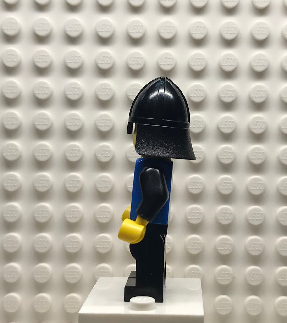 Black Falcon, Black Legs, Black Neck-Protector, Shield Bottom Round, cas101a