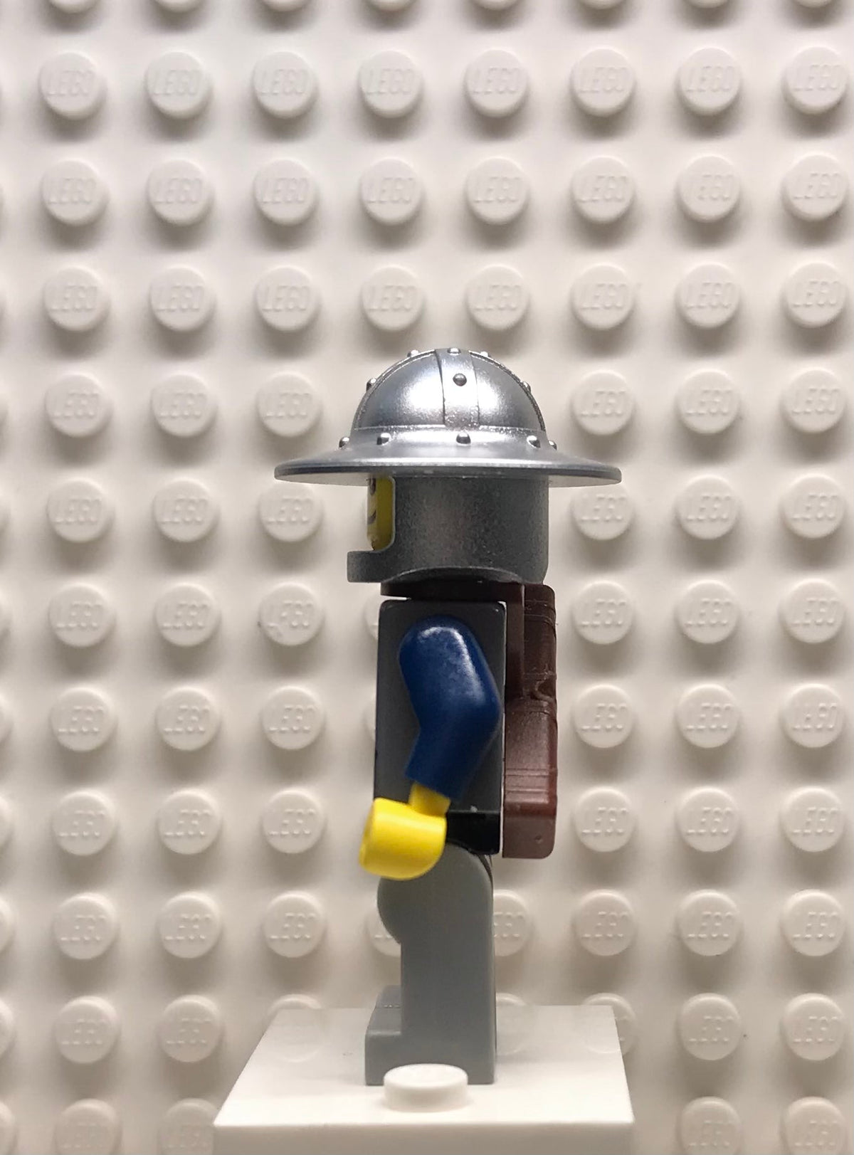 Fantasy Era, Crown Knight Scale Mail with Chest Strap, Helmet with Broad Brim, Dual Sided Head, Quiver, cas374