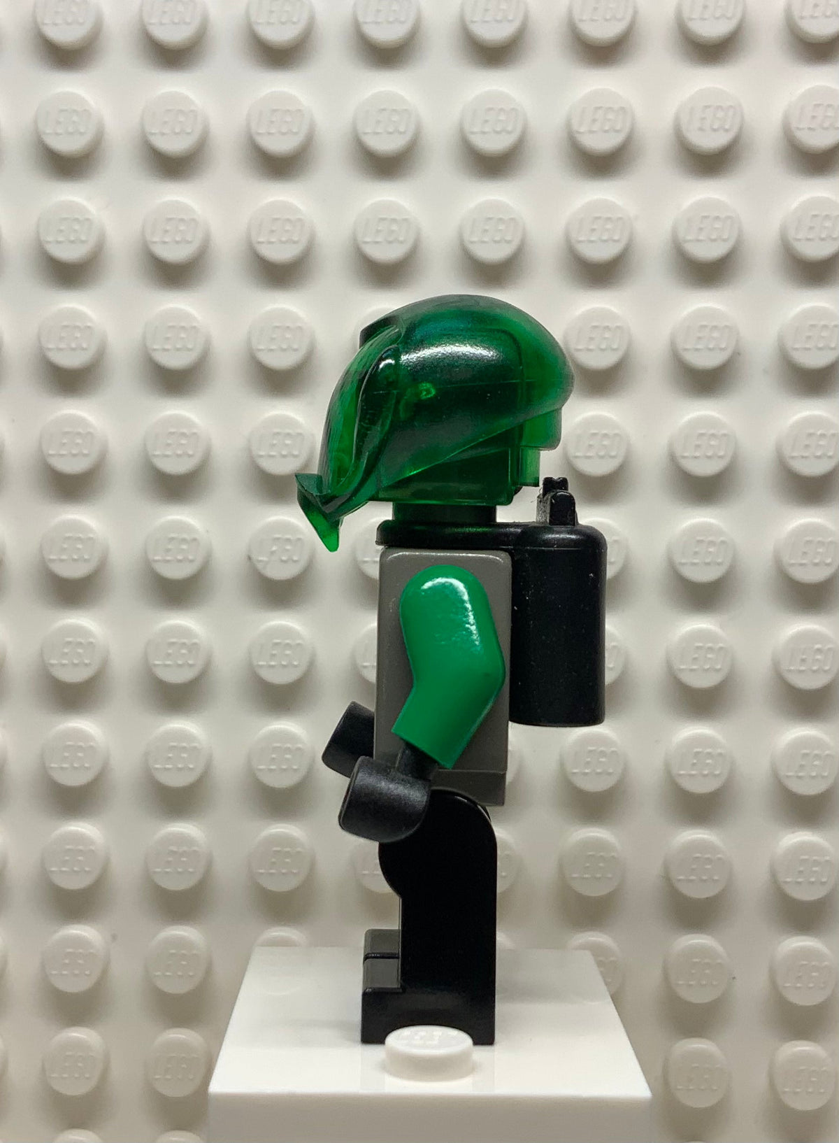 Insectoids Zotaxian Alien - Male, Gray and Green with Green Circuits and Silver Panels (Techno Leon), sp024