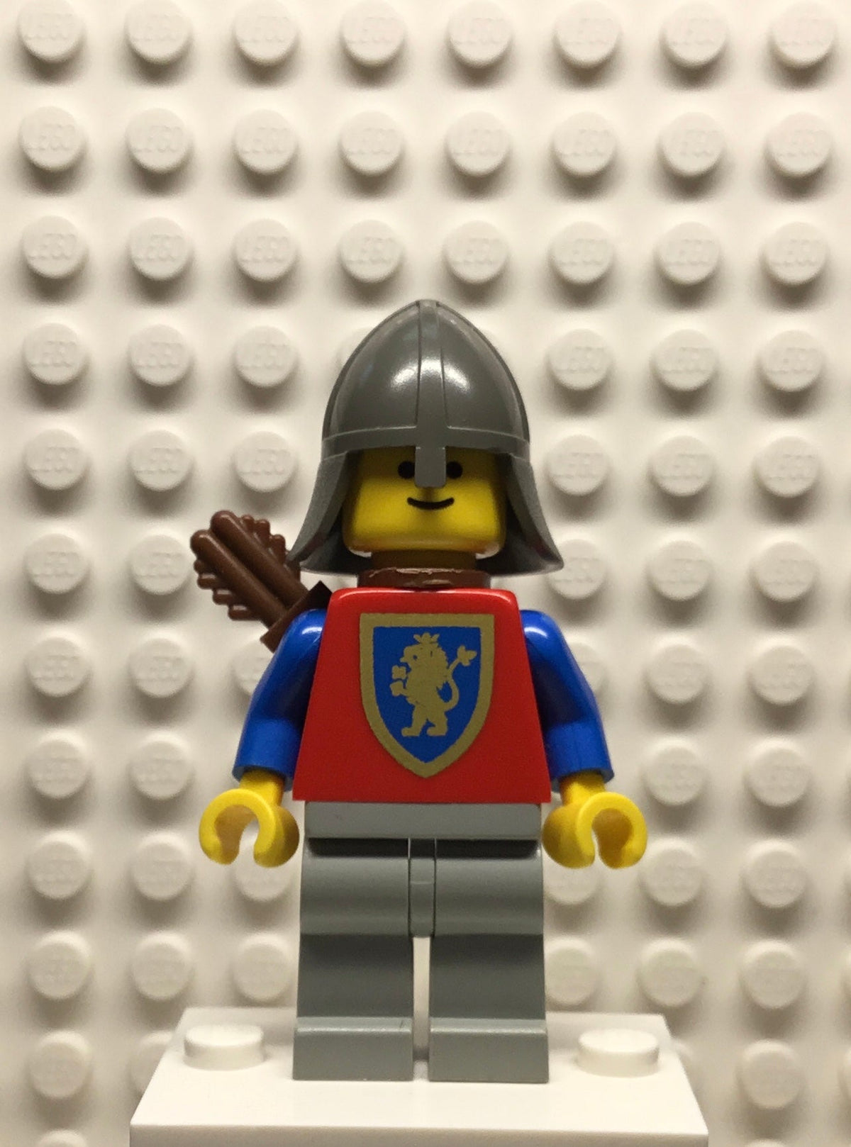 Crusader-Lion, Light Gray Legs, Dark Gray Neck-Protector, Quiver, cas372