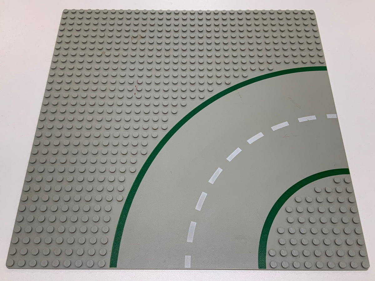 32x32 Road Baseplate 9-Stud Curve with Road Pattern, Part# 609p01
