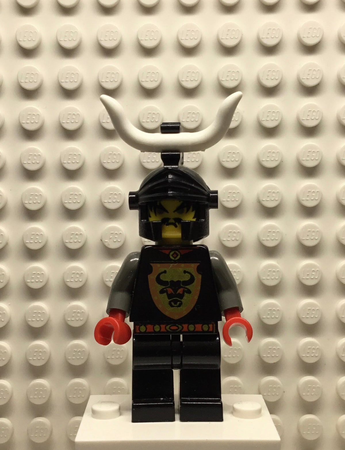 Knights Kingdom I, Cedric the Bull, Black Dragon Helmet, Horns, cas046