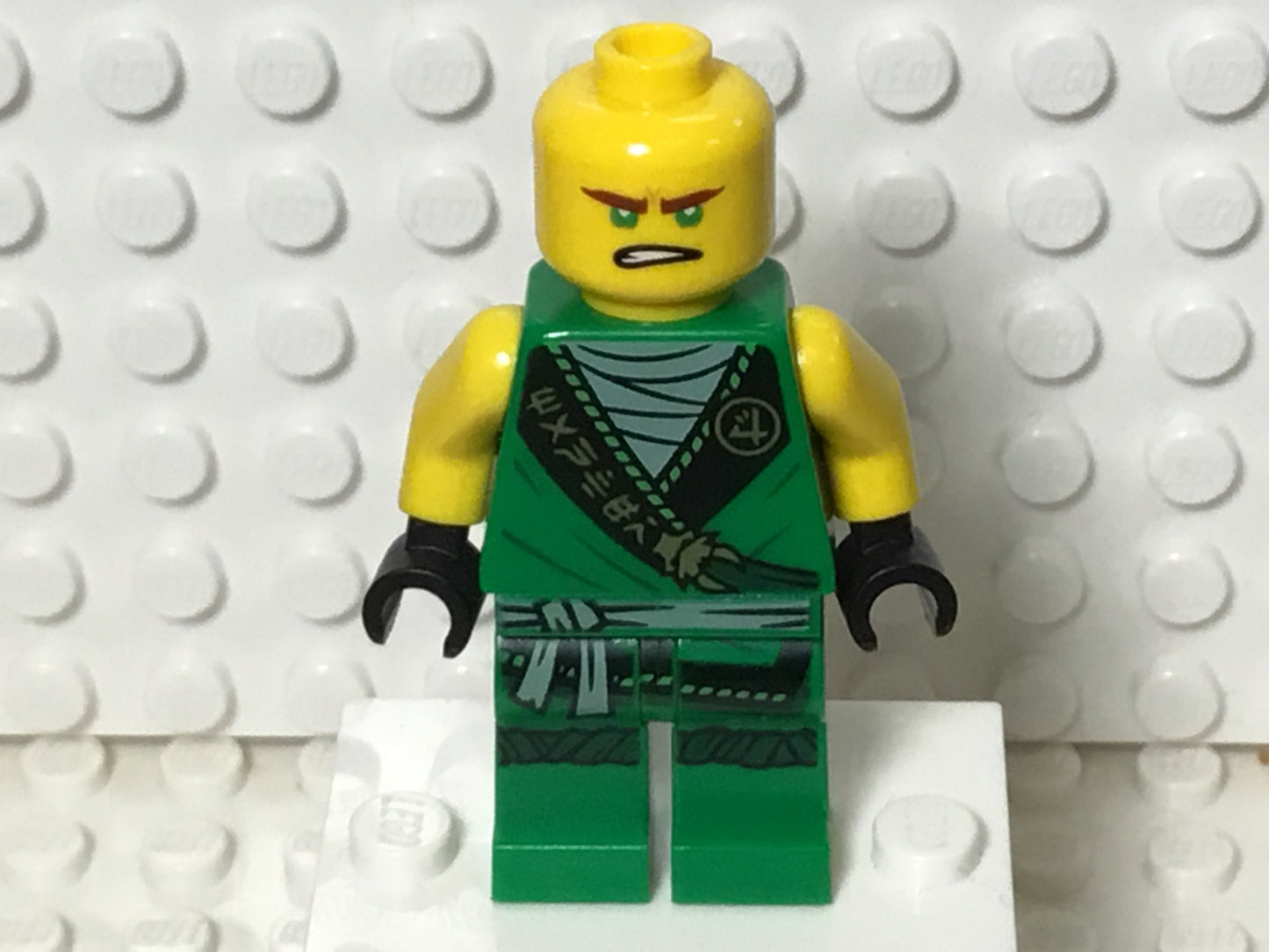 Lloyd - Legacy, Rebooted, Ninjago Logogram 'MANTER' on Torso, njo0574 - LEGO® Ninjago Minifigure