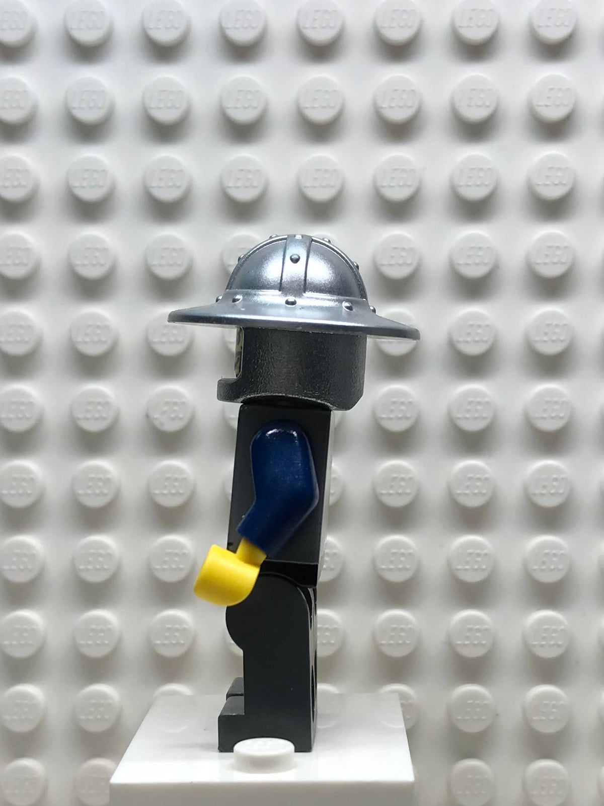 Fantasy Era, Crown Knight Scale Mail with Chest Strap, Helmet with Broad Brim, Curly Eyebrows and Goatee, cas370