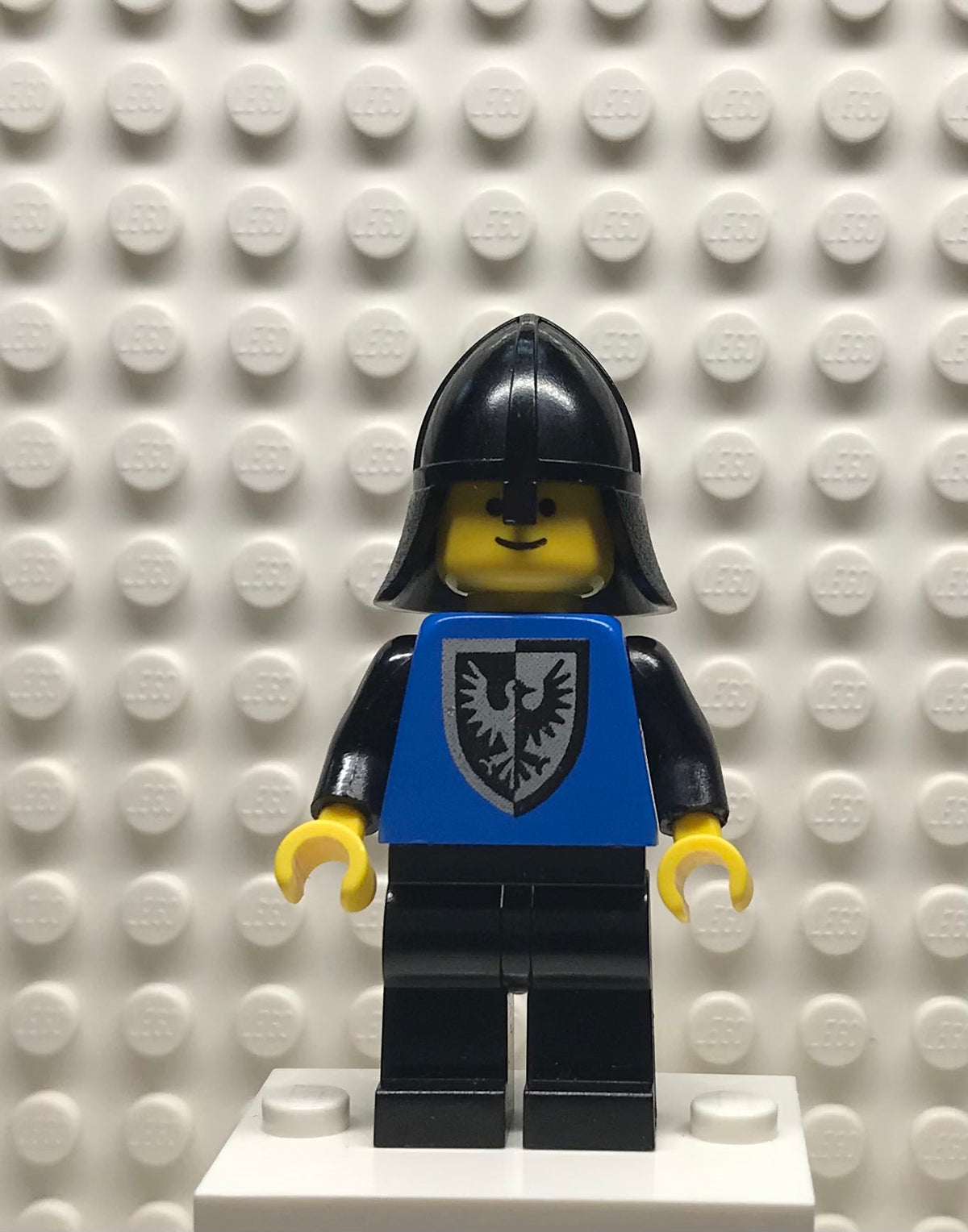 Black Falcon, Black Legs, Black Neck-Protector, Shield Bottom Round, cas101a
