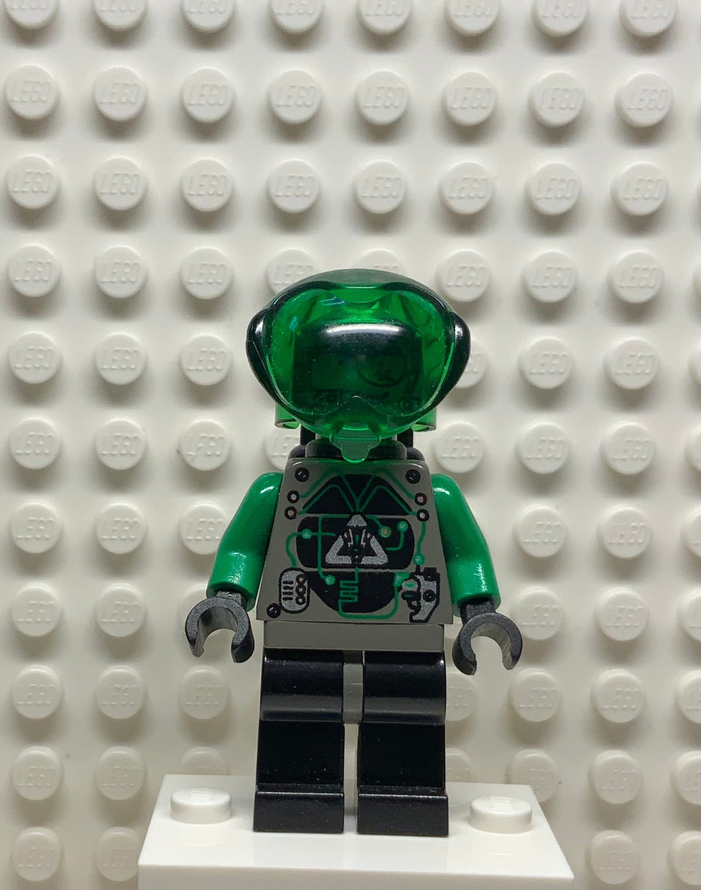 Insectoids Zotaxian Alien - Male, Gray and Green with Green Circuits and Silver Panels (Techno Leon), sp024