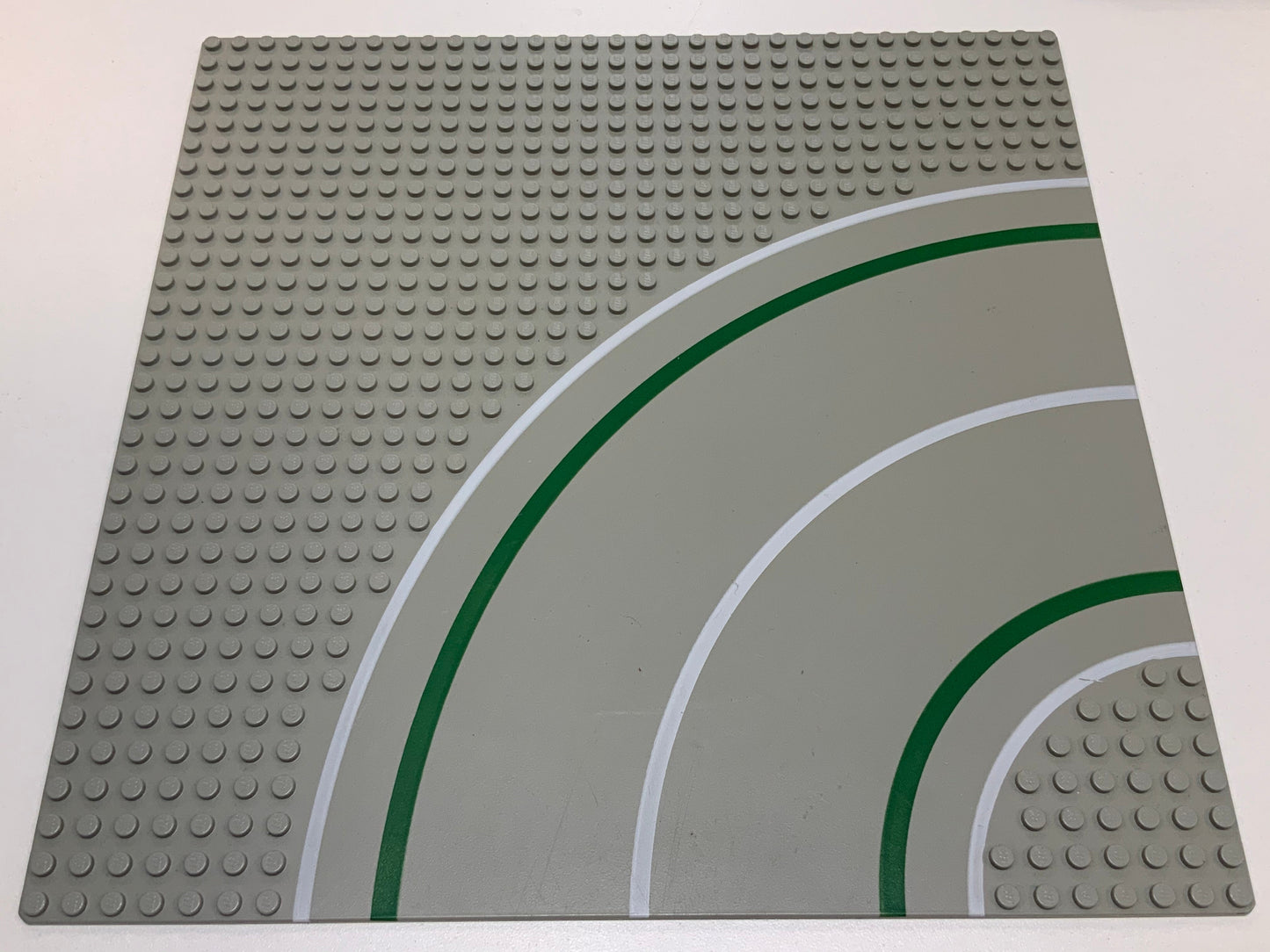 32x32 Road Baseplate 7-Stud Curve with Road Pattern, Part# 2359p01