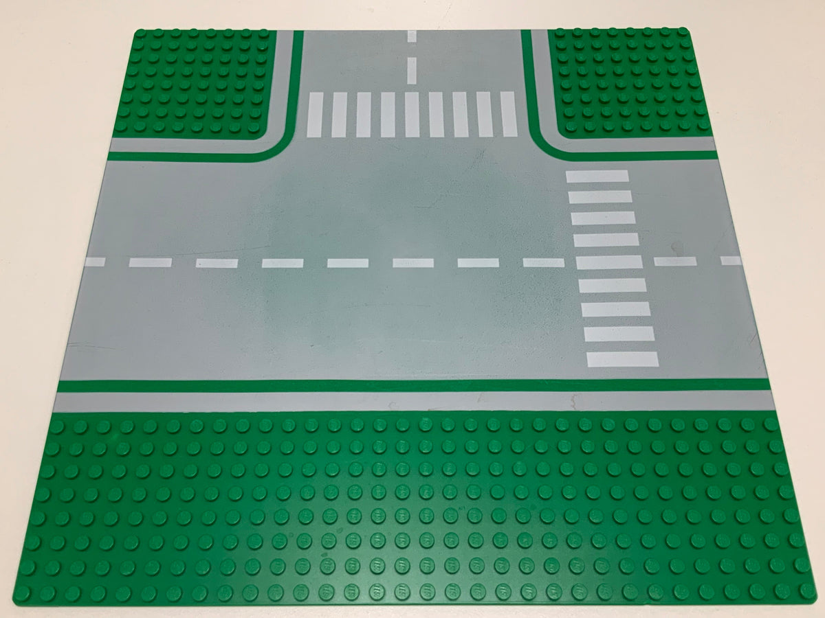 32x32 Road Baseplate 8-Stud T Intersection with Road Pattern, Part# 612p01