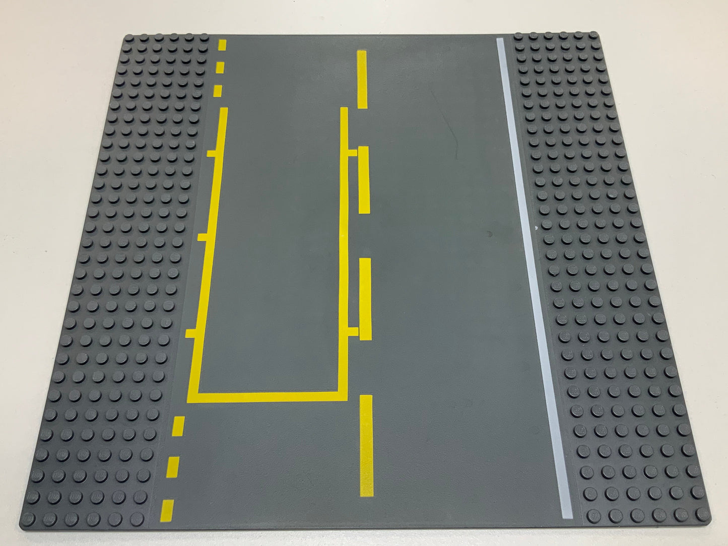 32x32 Road Baseplate 6-Stud Straight with Pit Lane White and Yellow Lines Pattern, Part# 44336pb02