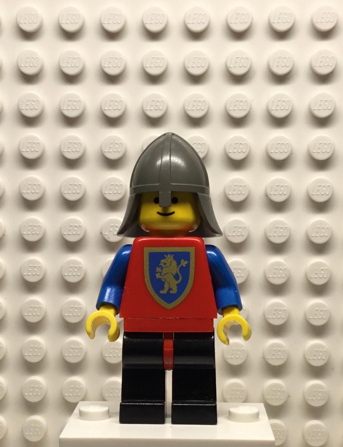 Crusader-Lion, Black Legs with Red Hips, Dark Gray Neck-Protector, cas112
