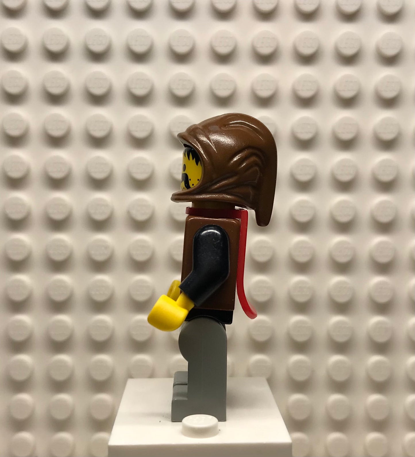 Wolfpack, Moustache, Black Arms and Light Gray legs, Brown Hood and Red Cape, cas252